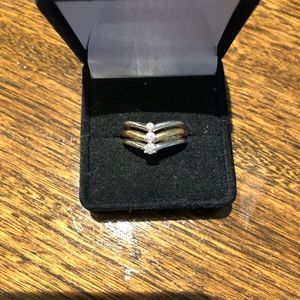 3 stone diamond ring